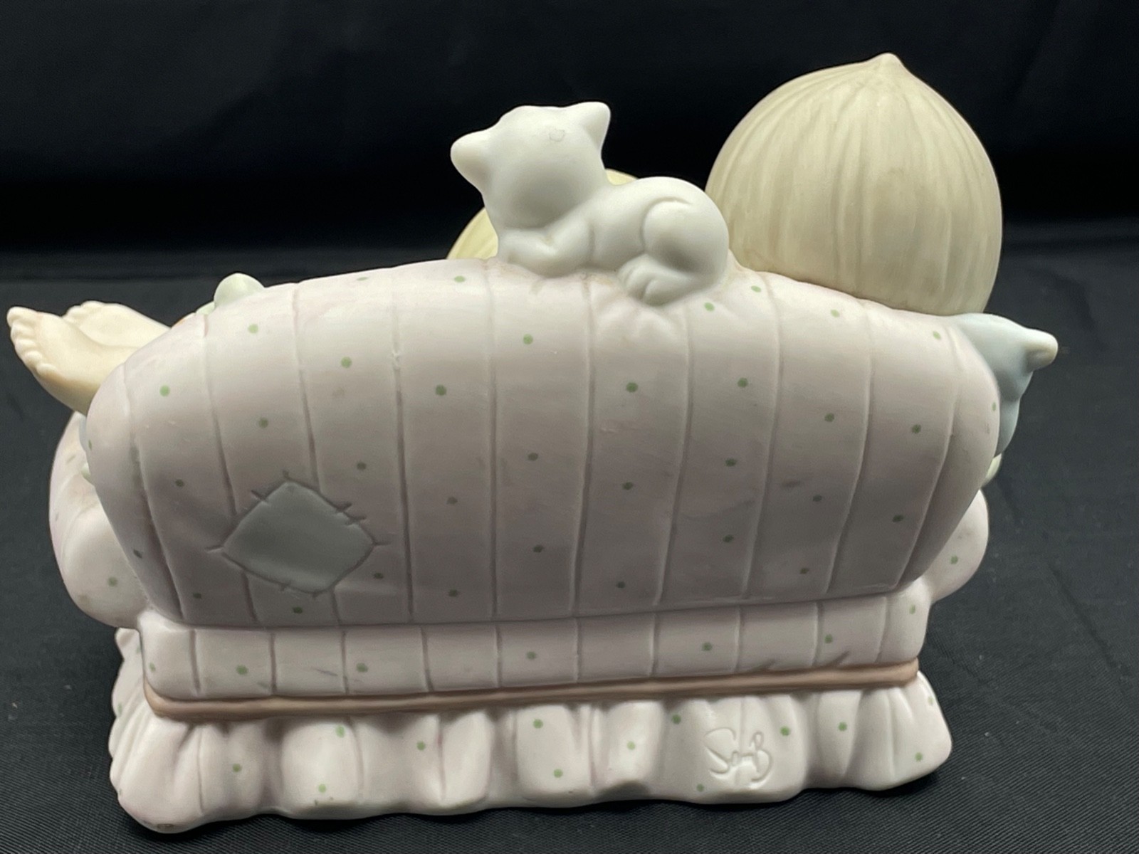 Precious Moments Couch couple Cat Together is the Nicest Place 2005 figurine
