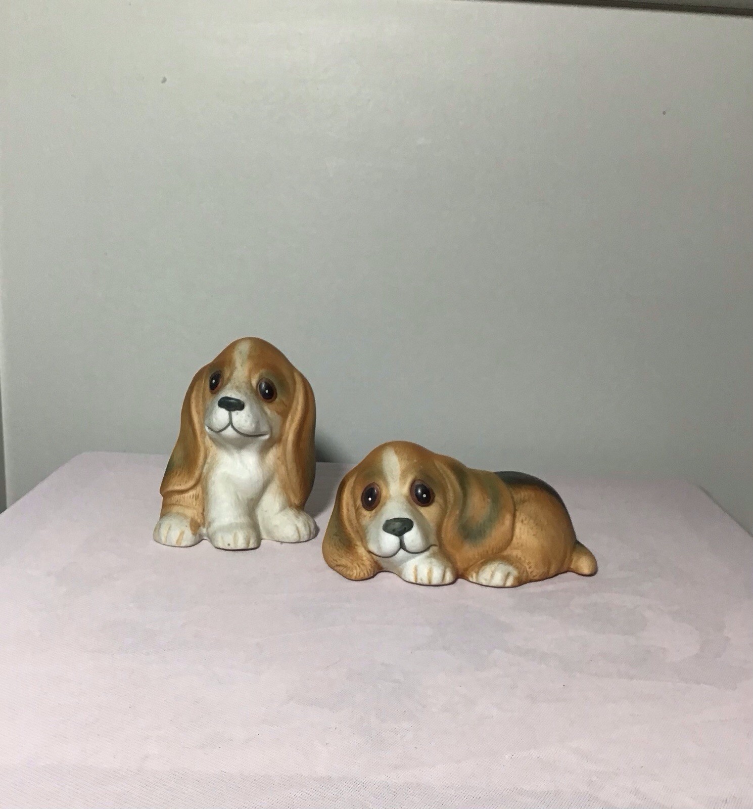 Vintage Homco Bassett Hound Puppy Dog Puppies Figurines #1407 Set of Two