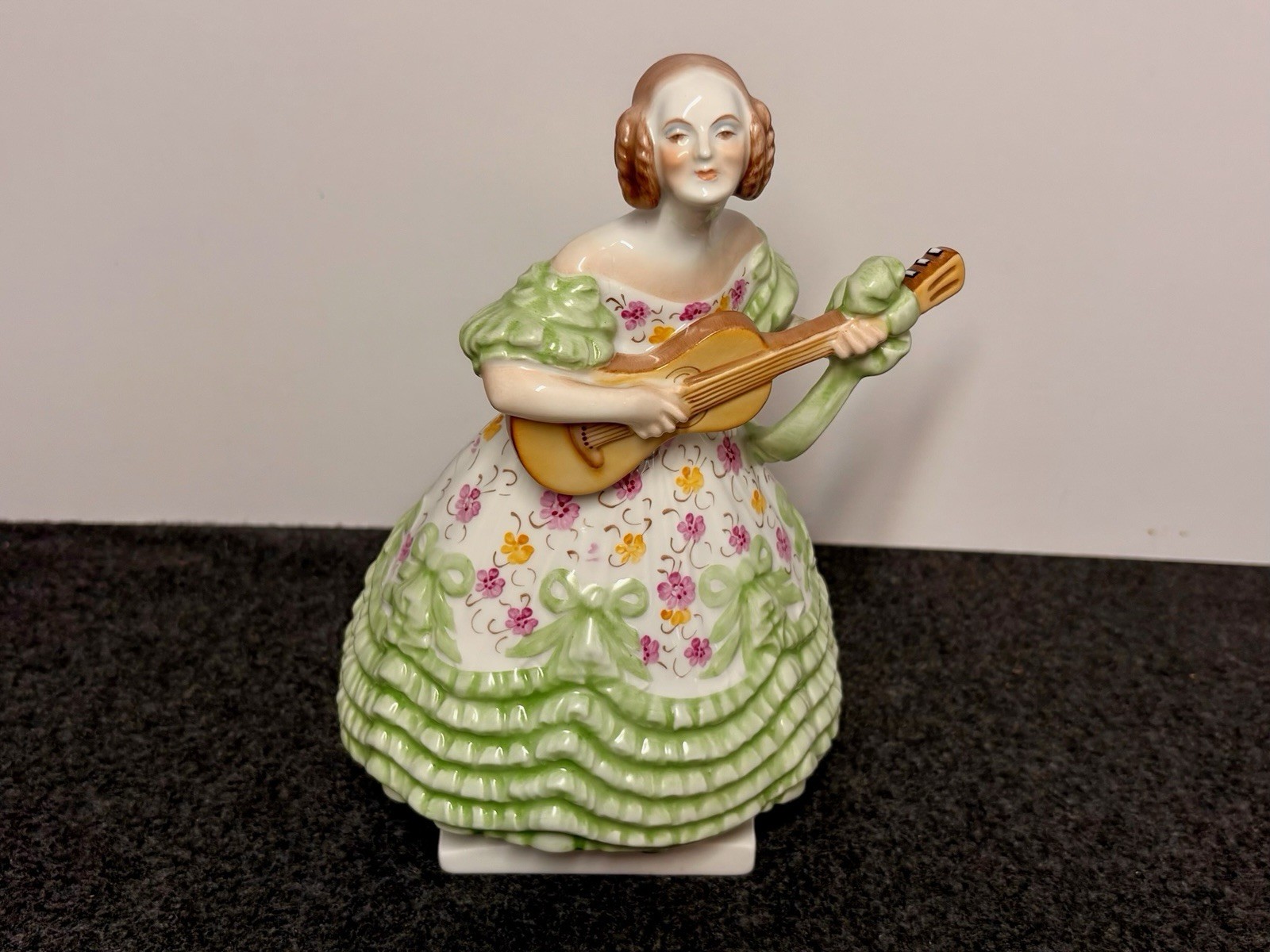 Vintage Herend Hungary Deryne Lady Playing Guitar Figurine Green Dress #5796