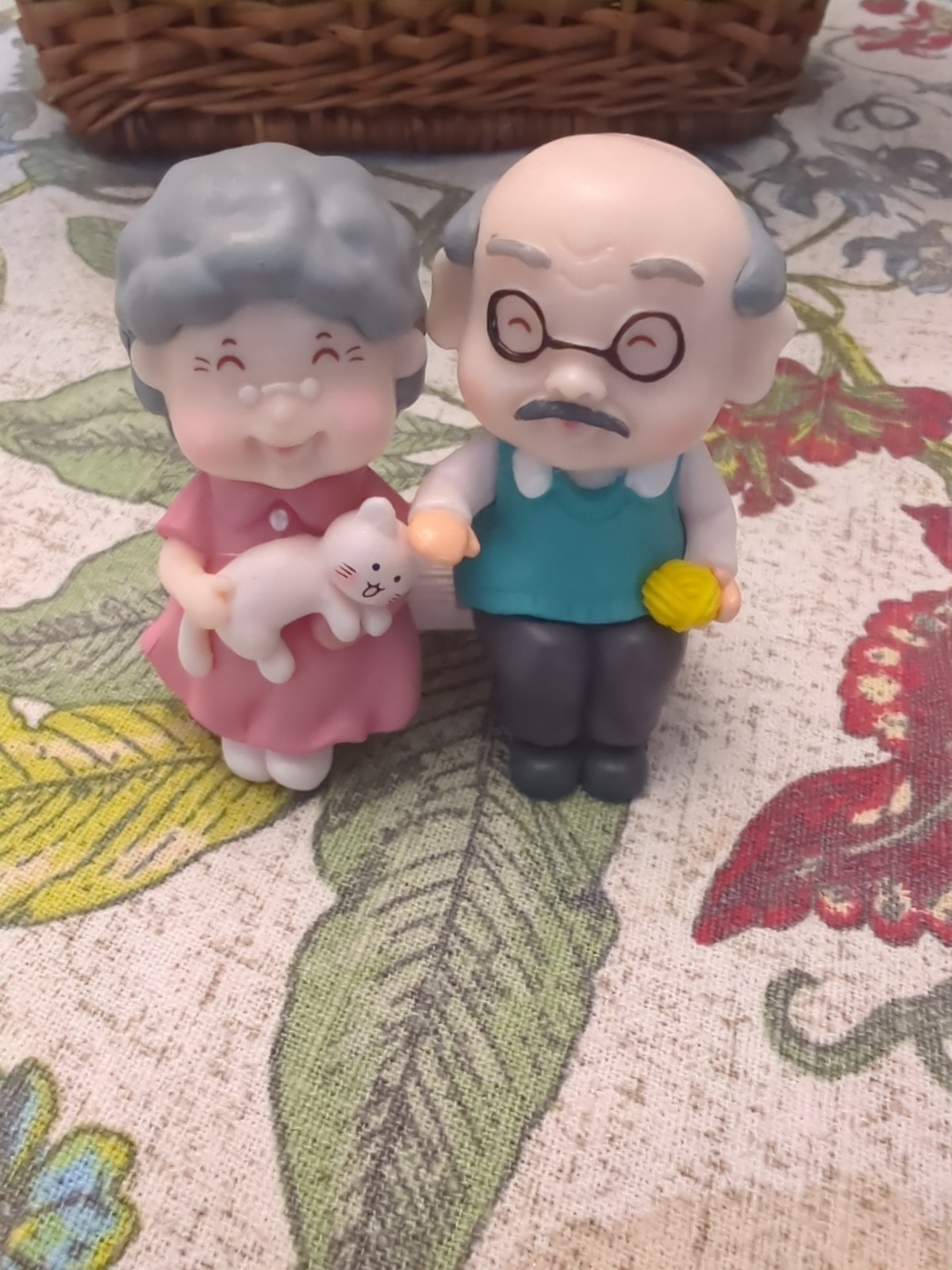 Old Couple pvc Figures & Bench; Retirement Cake Toppers; Grandparents, Elderly