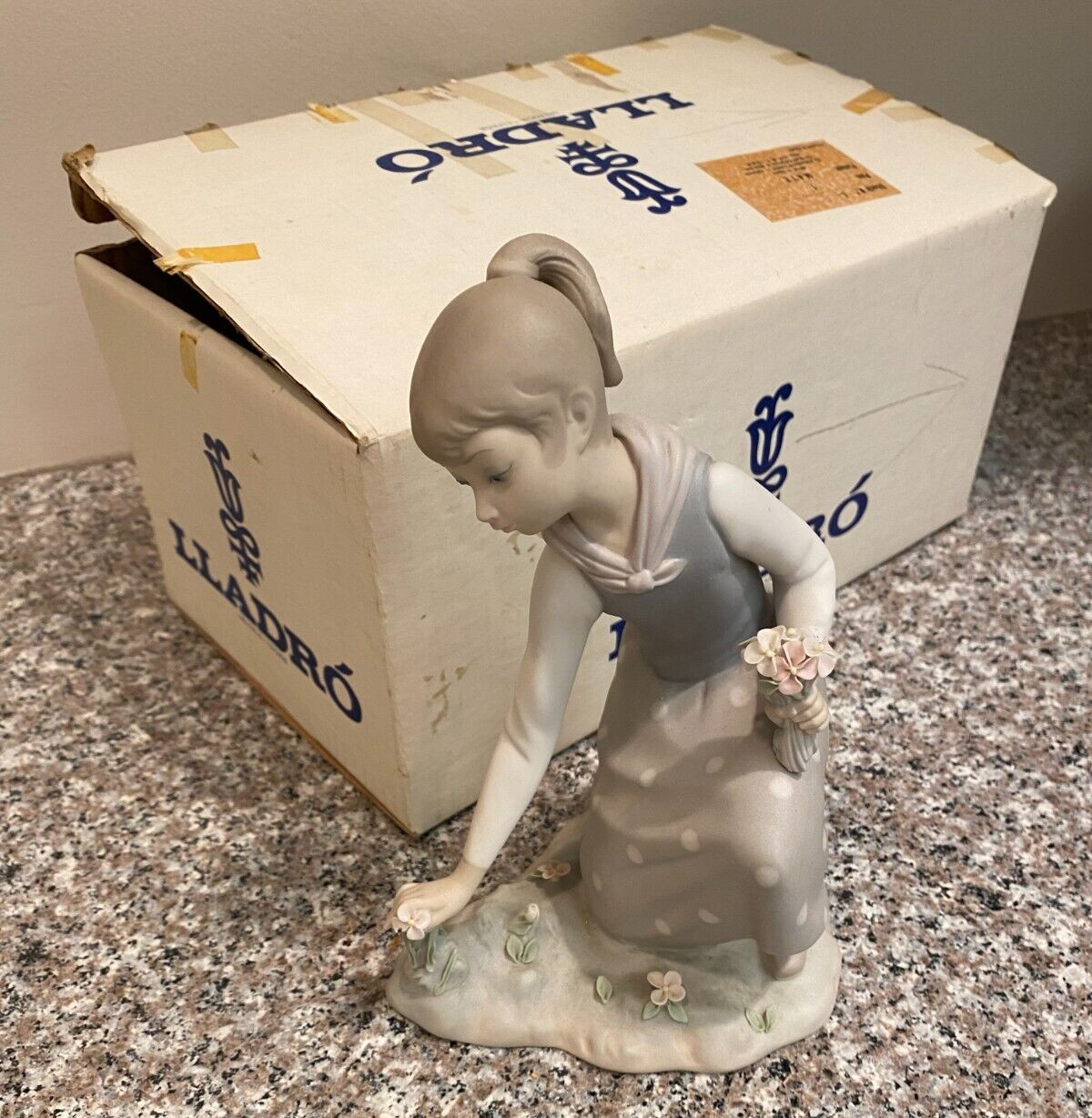 Lladro Figurine #1172 “Girl with Flowers” Matte Finish Retired with Original Box