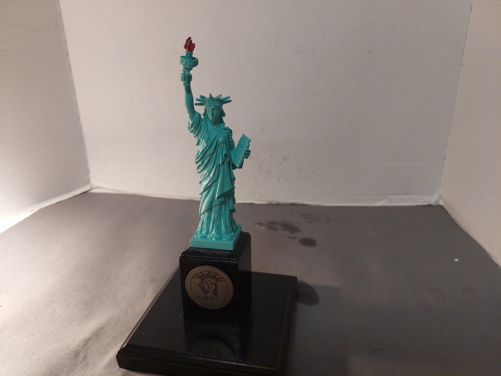 1986 Danbury Mint Statue Of Liberty Figurine W/Commemorative Coin On Wood Base