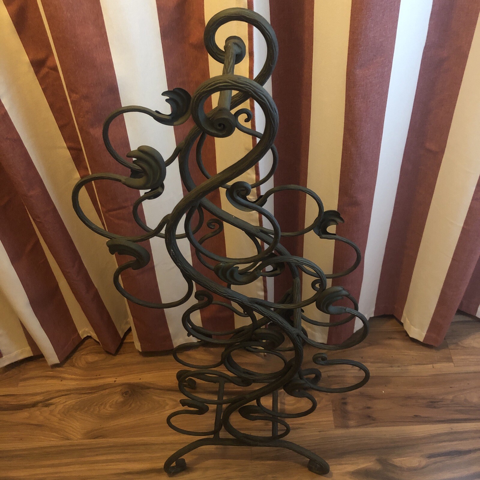 Wrought Iron Wine/Towel Rack Free Standing Victorian Scroll Green Tone Leaf