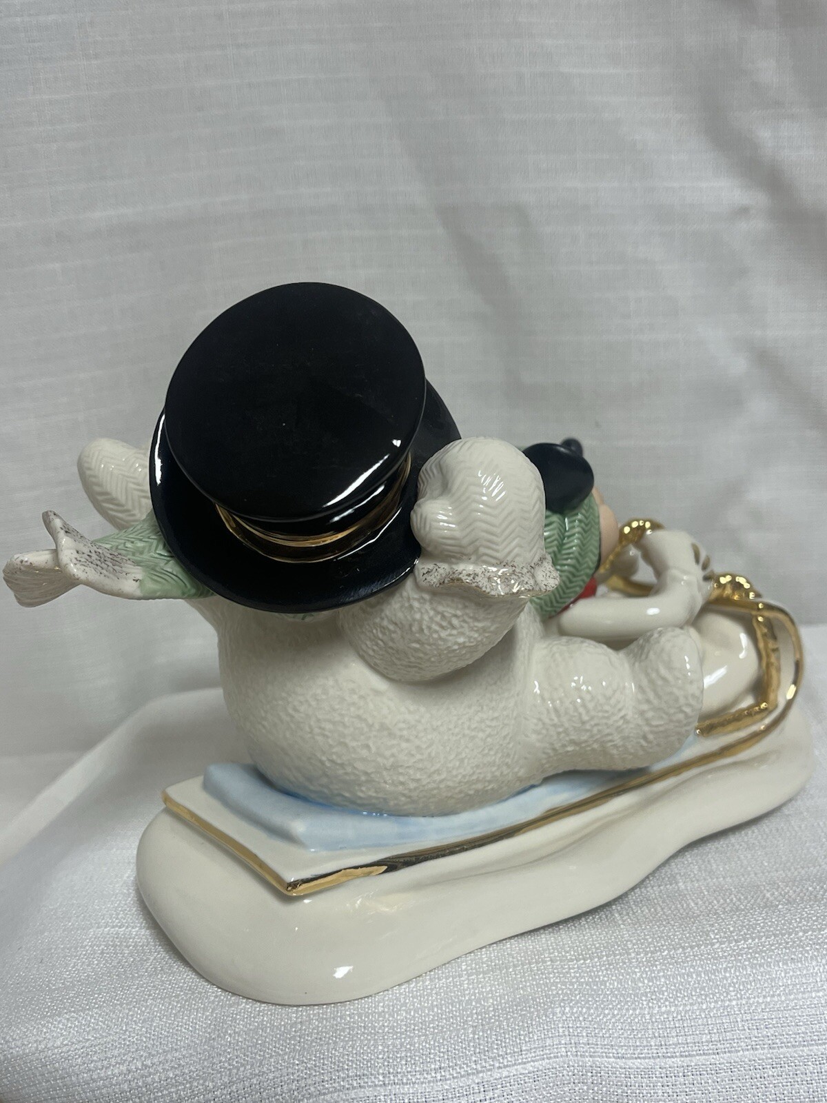Lenox Disney Showcase Collection ” A Snowy Day With Mickey” Figurine COA NIB