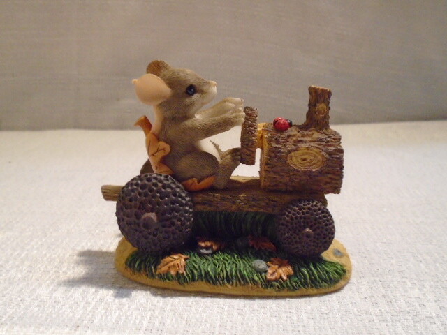 Charming Tails Mackenzie’s Putt Putt Tractor Mouse Figurine 85/881