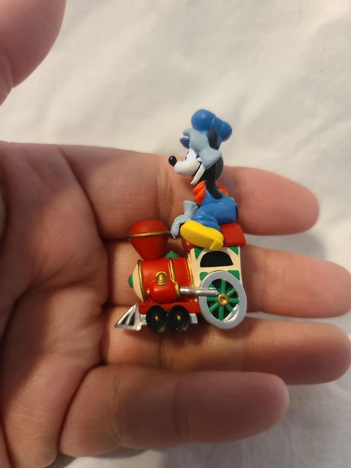 (B) Merry Miniatures Mickey’s Locomotive 1998 Hallmark Figurine 1 of 5