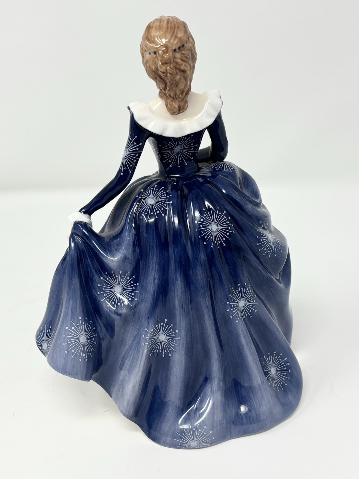 Royal Doulton Pretty Ladies Fragrance Figurine HN 4931 Blue Dress 2006 7” Lady