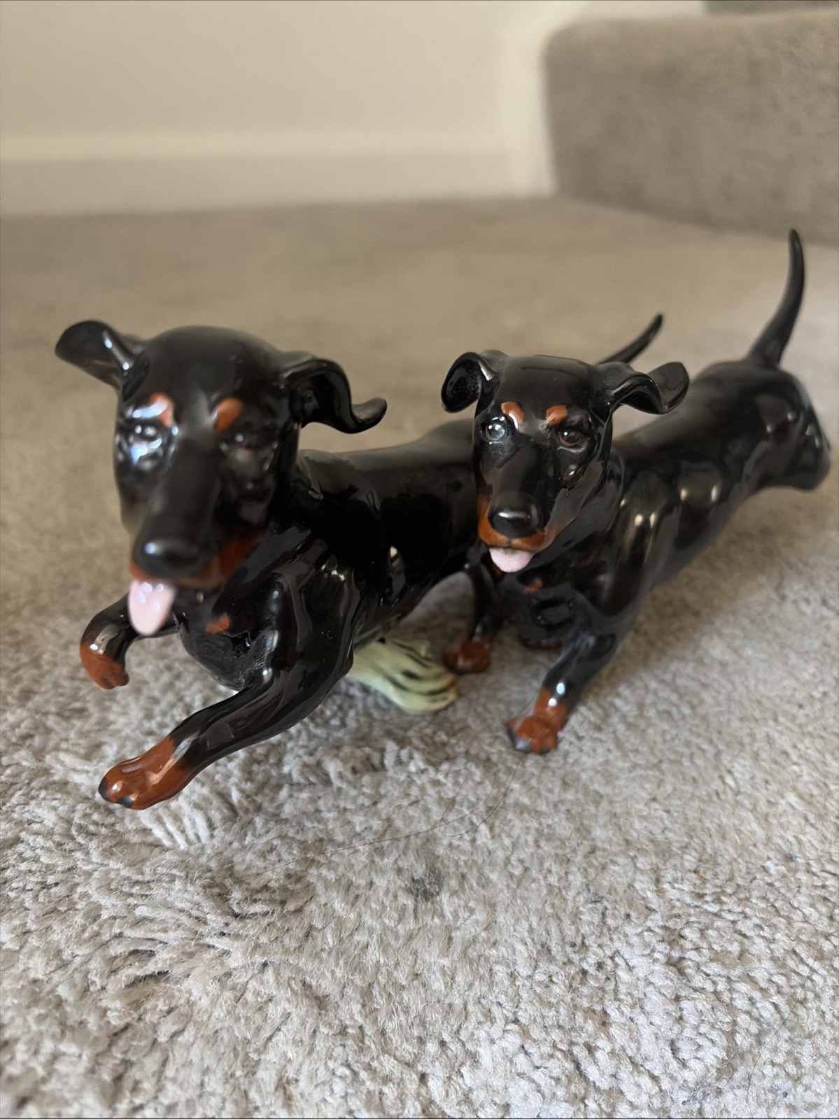 GOEBEL Germany 10″ Black & Tan DACHSHUND Porcelain Dogs Figurine Vtg