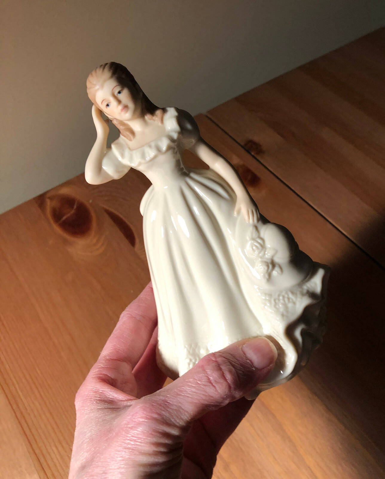 ivory regal matte+glossy porcelain ceramic english rose female figurine/figurine