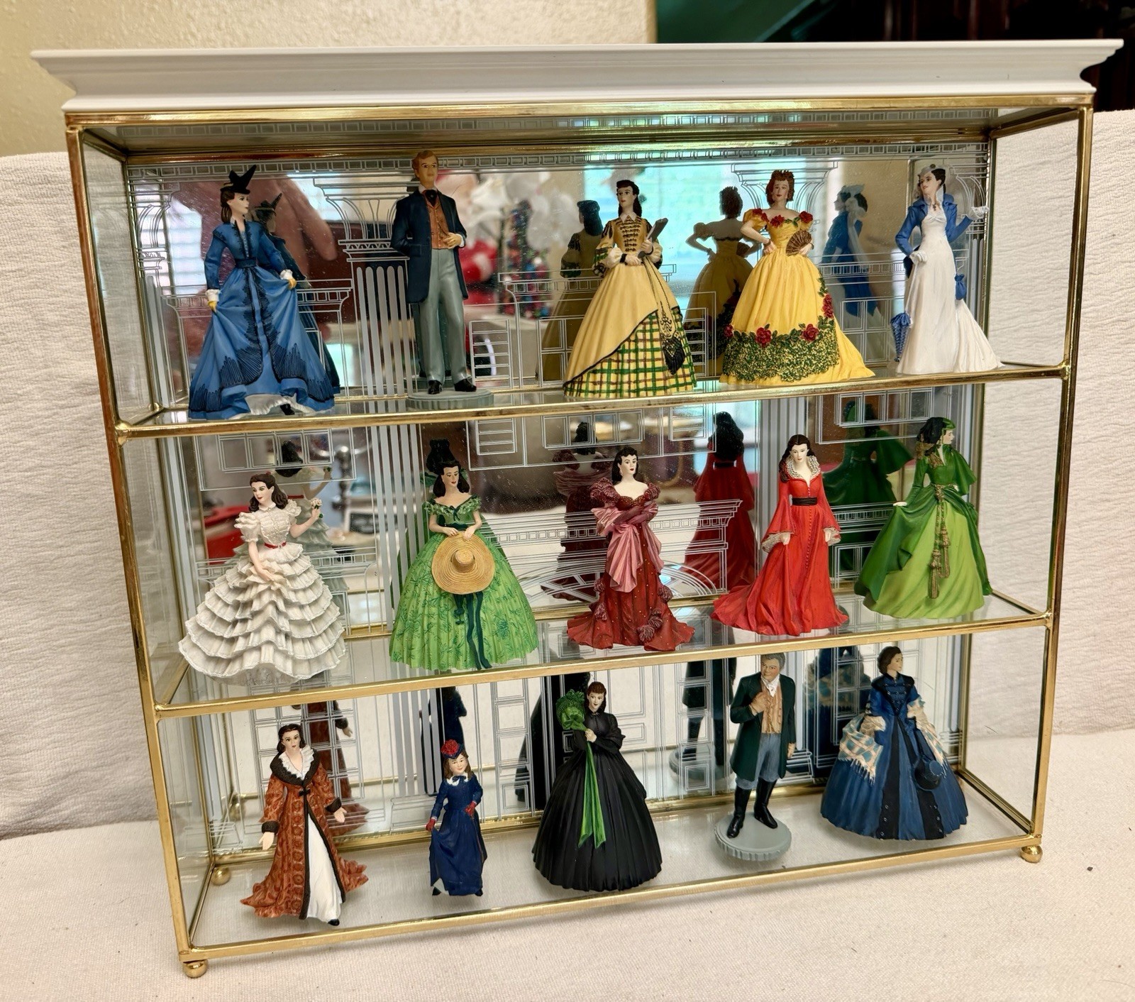 Franklin Mint Gone With The Wind Set of 15 Figurines with Display Shelf Case