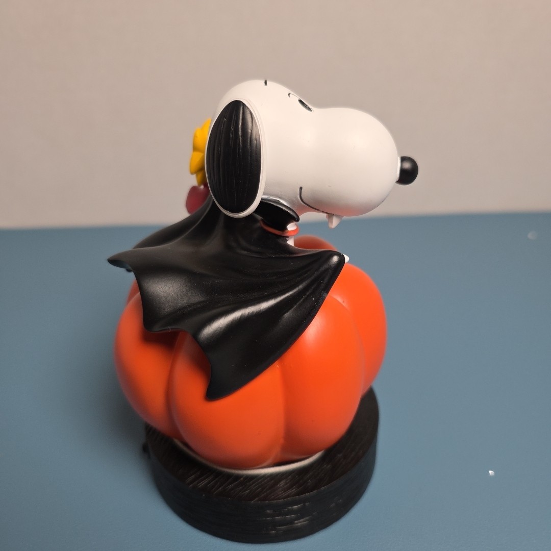 Hallmark Peanuts Snoopy Halloween Figurine Light-up ‘Good Trick’ New 2024