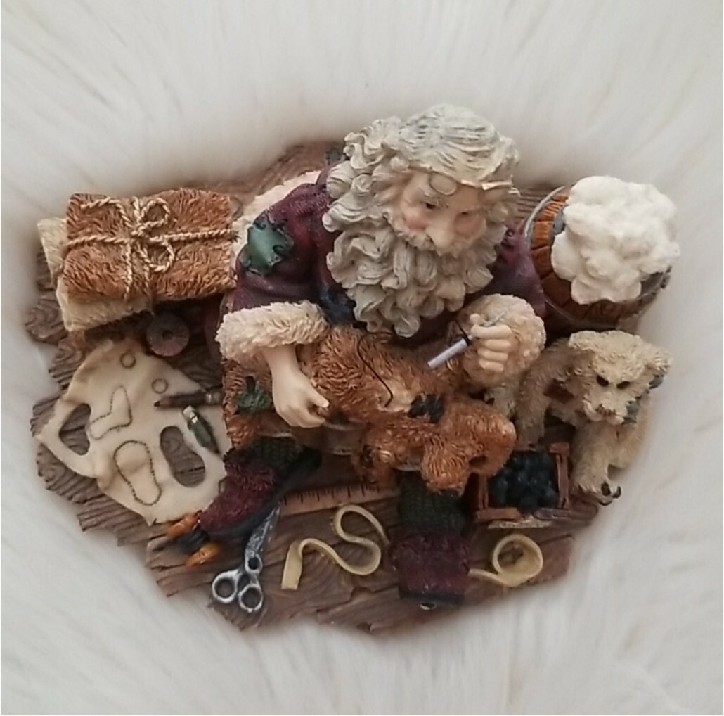 Boyds Bears Santa & Friends Santa’s Hobby Christmas Style#3004 Collection 1996