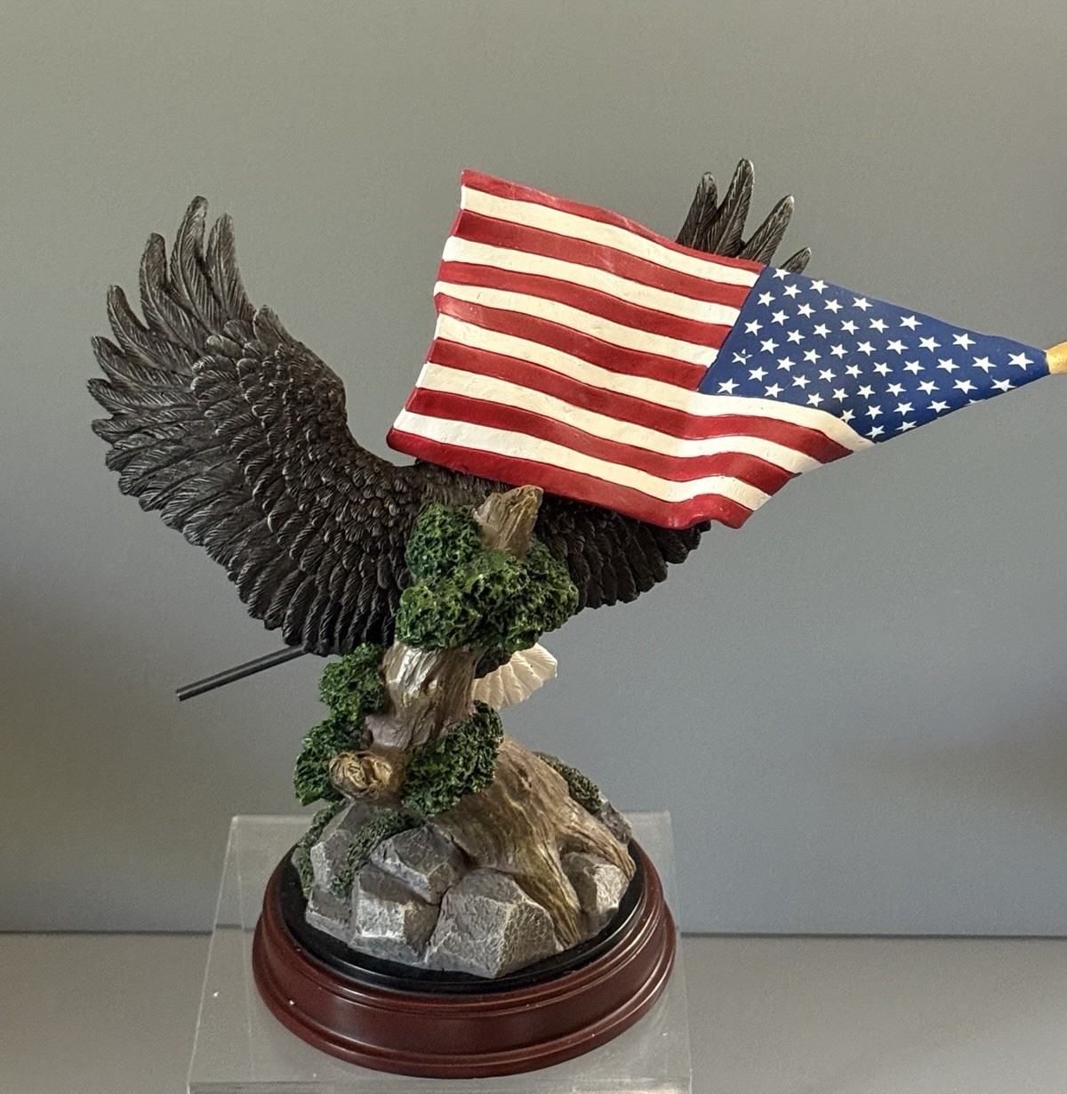 Bradford Exchange GUIDING BEAUTY EAGLE With Flag Sculpture Ted Blaylock 2018