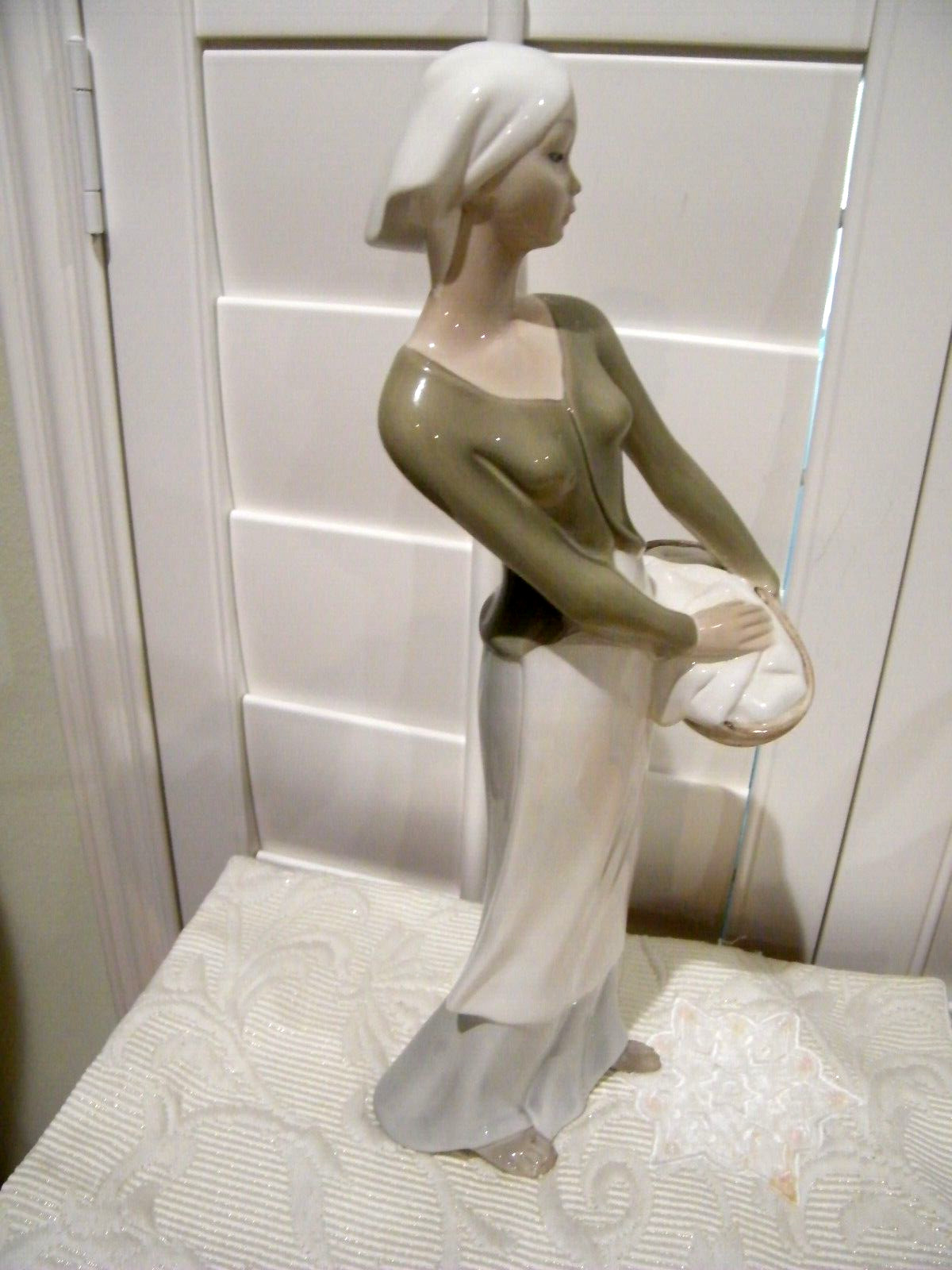 ETHAN ALLEN md ITALY PORCELAIN WOMAN HOLDING BOWL 14″ R.N. 48864