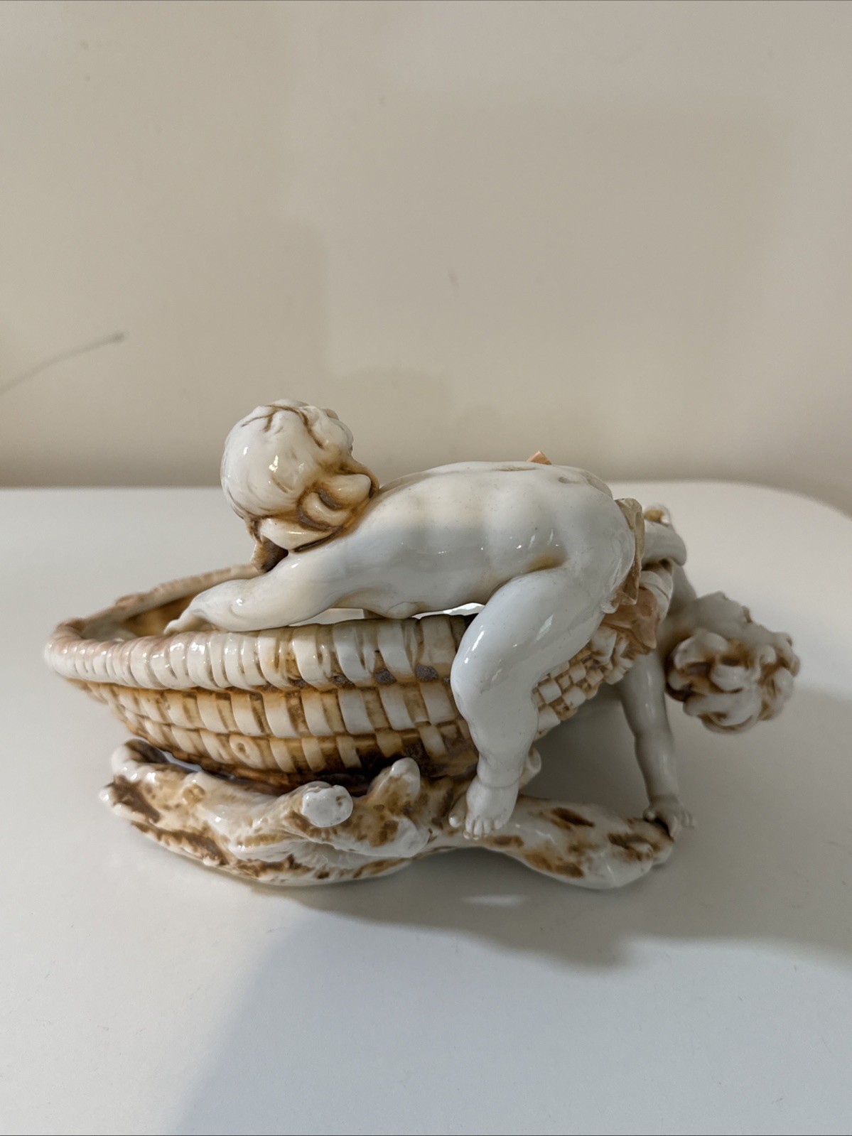 Antique German Volkstedt Rudolstadt Angel Cherubs Woven Basket(1890-1918?)