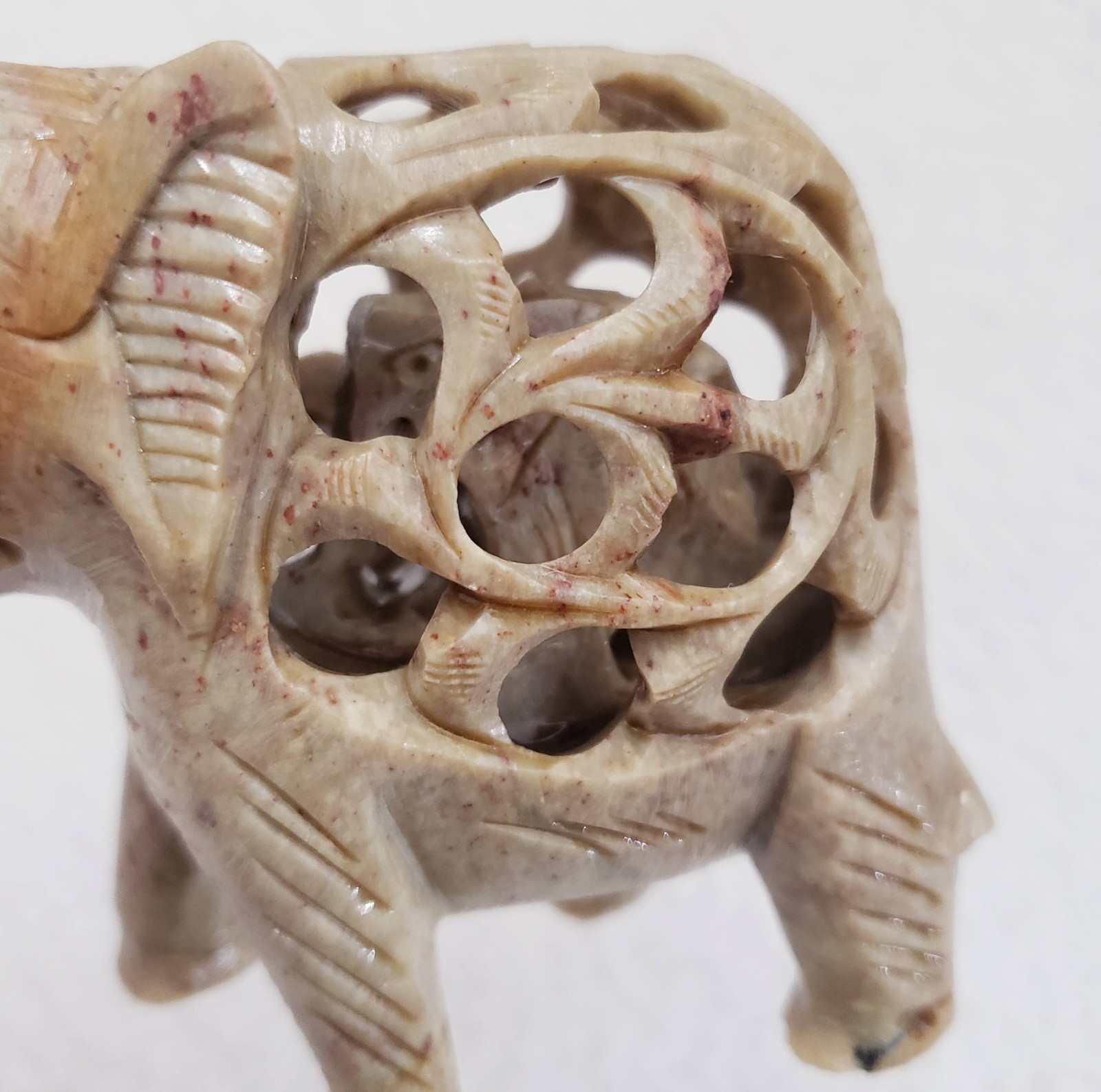 Lot of 11 Hand Carved Stone Elephant Figurines 1 1/4″ to 3 1/8″ Tall