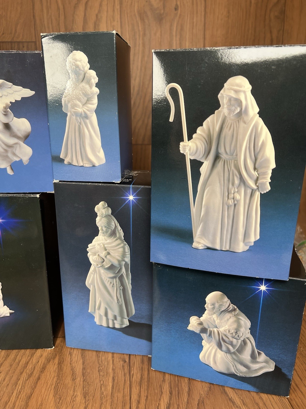 Avon Nativity Collectibles 13 Piece White Porcelain Nativity Set Excellent