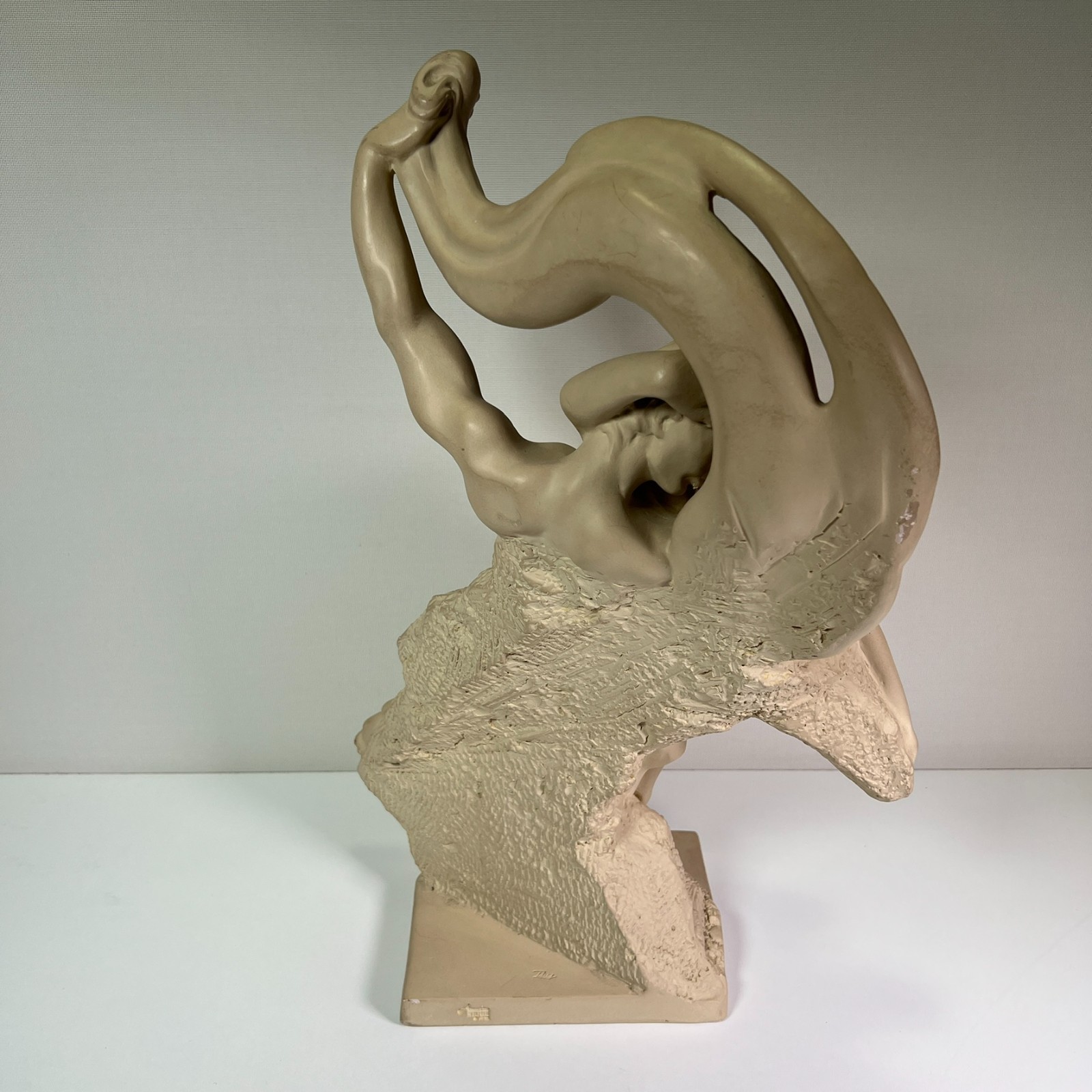 Vintage Austin AP3938 Passion Love 21″ 15 Lb Ceramic Figure Statue Art Sculpture