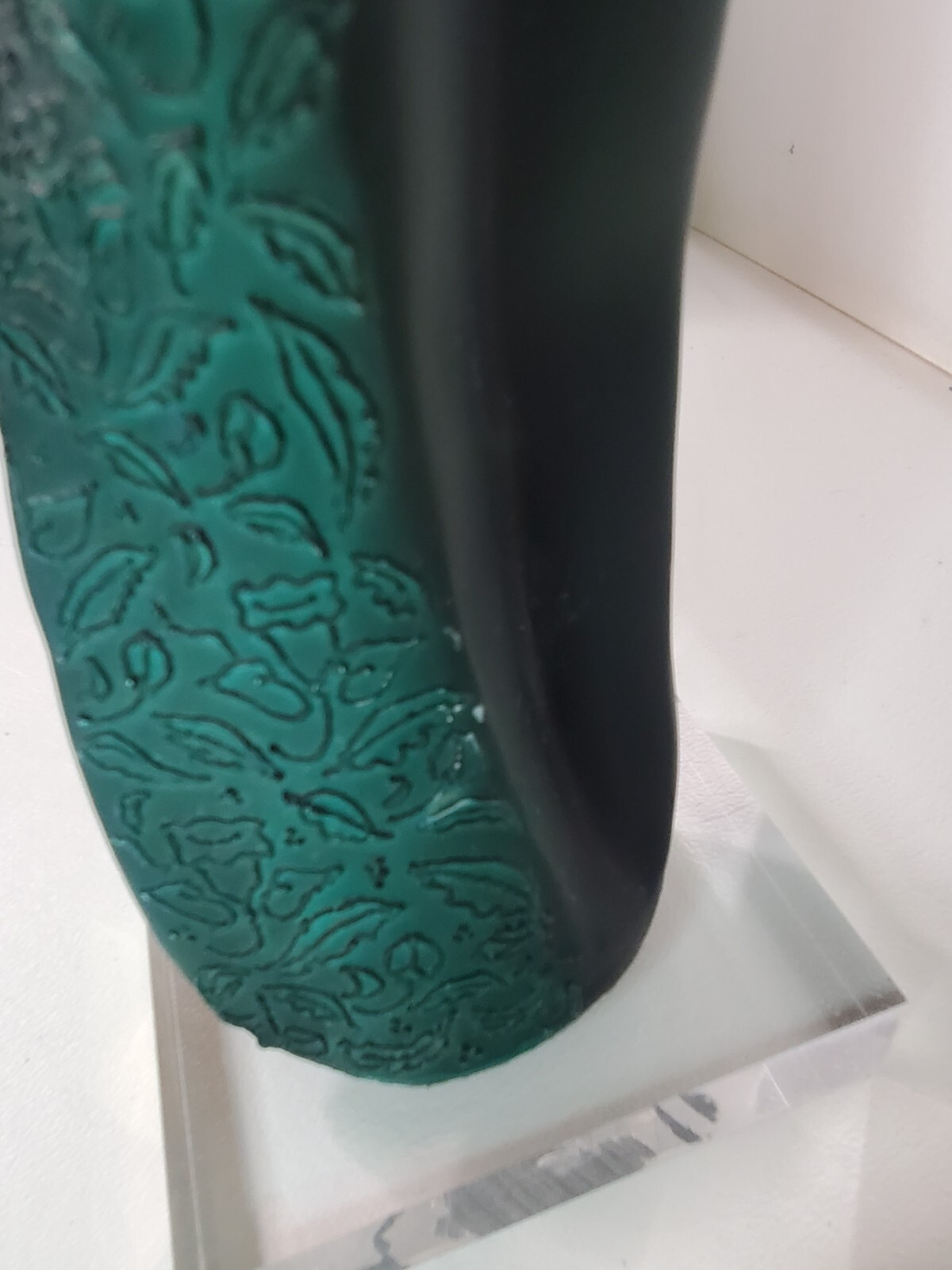 A Balcari Dear 1990 Art Deco Style Abstract Embracing Woman Man Statue Green