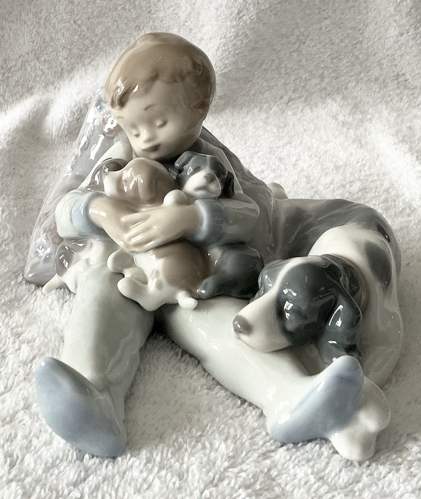 Llardo Retired “Sweet Dreams” #1535 Sleeping Little Boy Snuggling 3 Puppies
