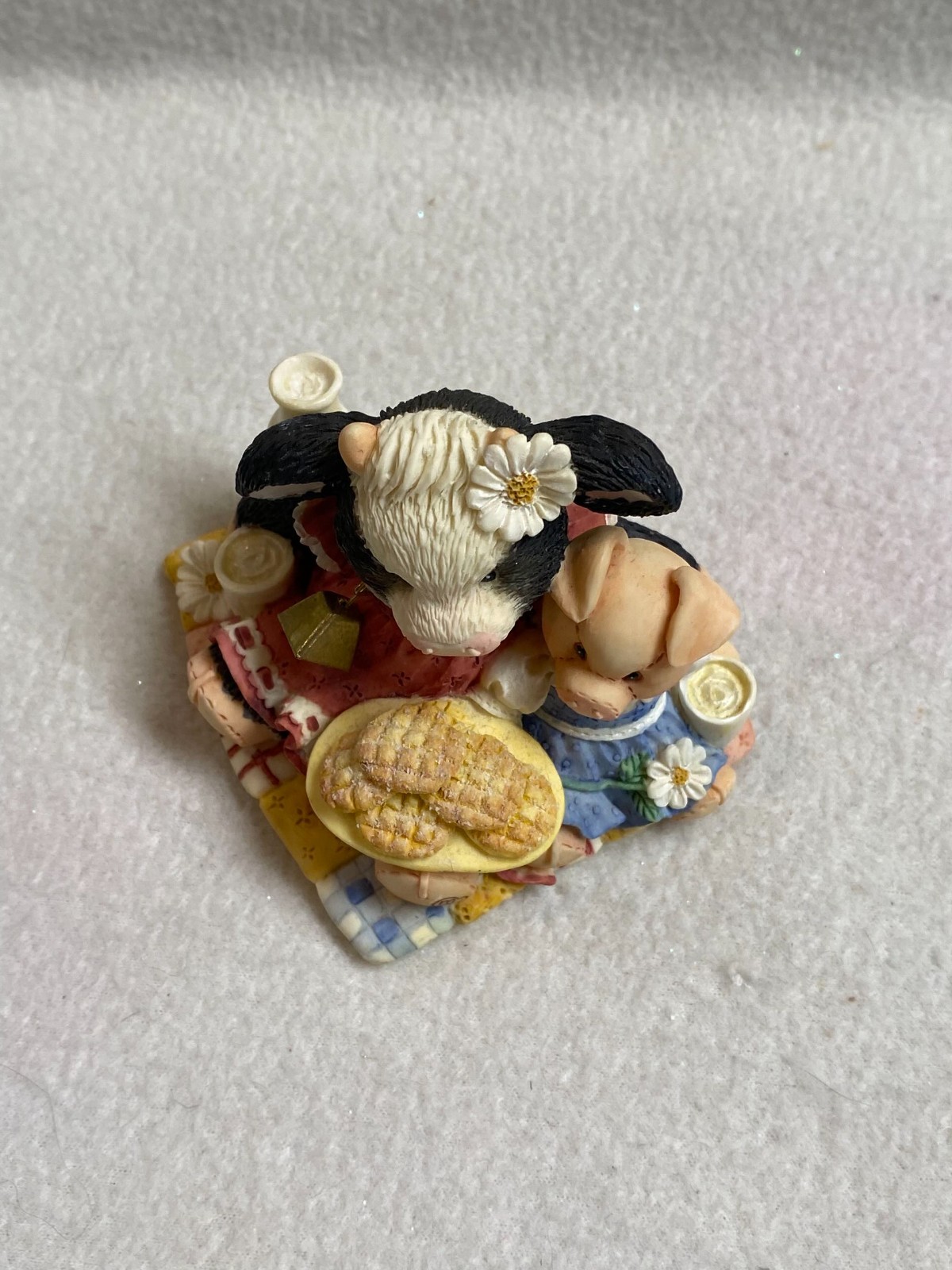 Mary’s Mo Moos Figurine – Cow and Pig with Cookies – ‘Cookies are for Sharing’