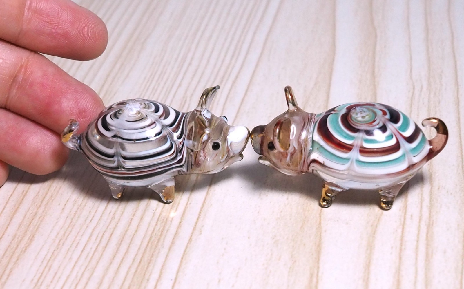 Pair of pig 2pcs figurine hand blown Art Glass gold trim 1.75 in GIFT decor
