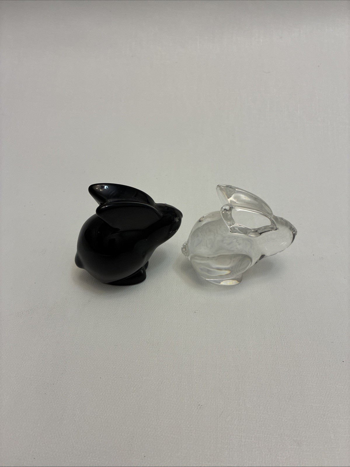Oneida Crystal Clear & Black Glass Hand Blown 2.5″ Bunny Rabbit Figurine