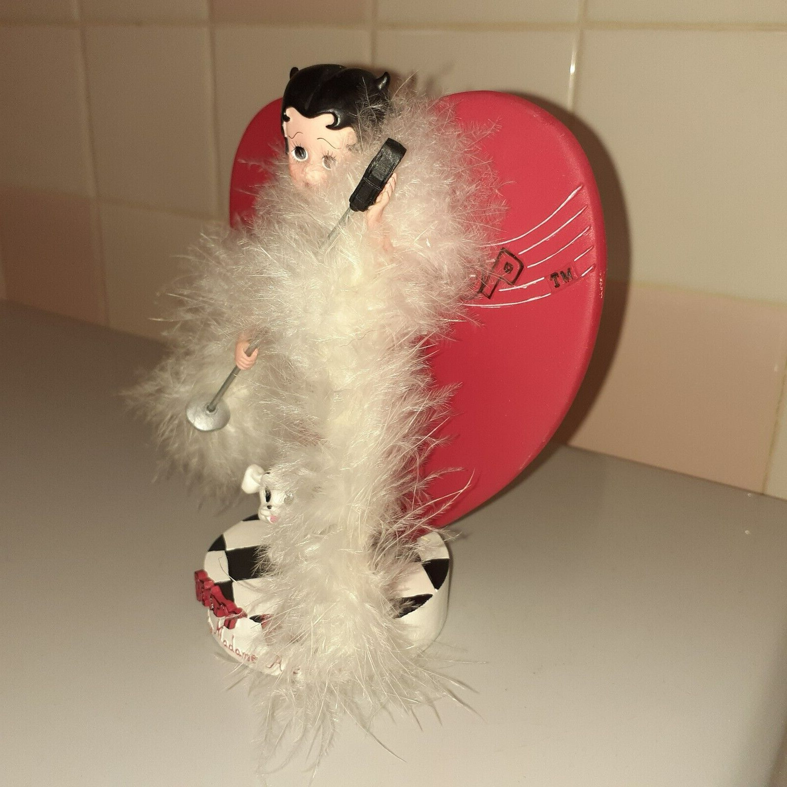 2000 Madame Alexander LOVE, BETTY BOOP Figurine 5.5″ tall x 4.9″ x 2.6″
