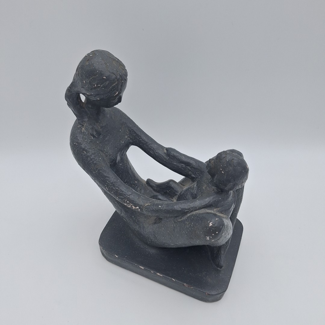 Austin Sculpture Mother Child Generations Kathy Klein 1972 10″x7″
