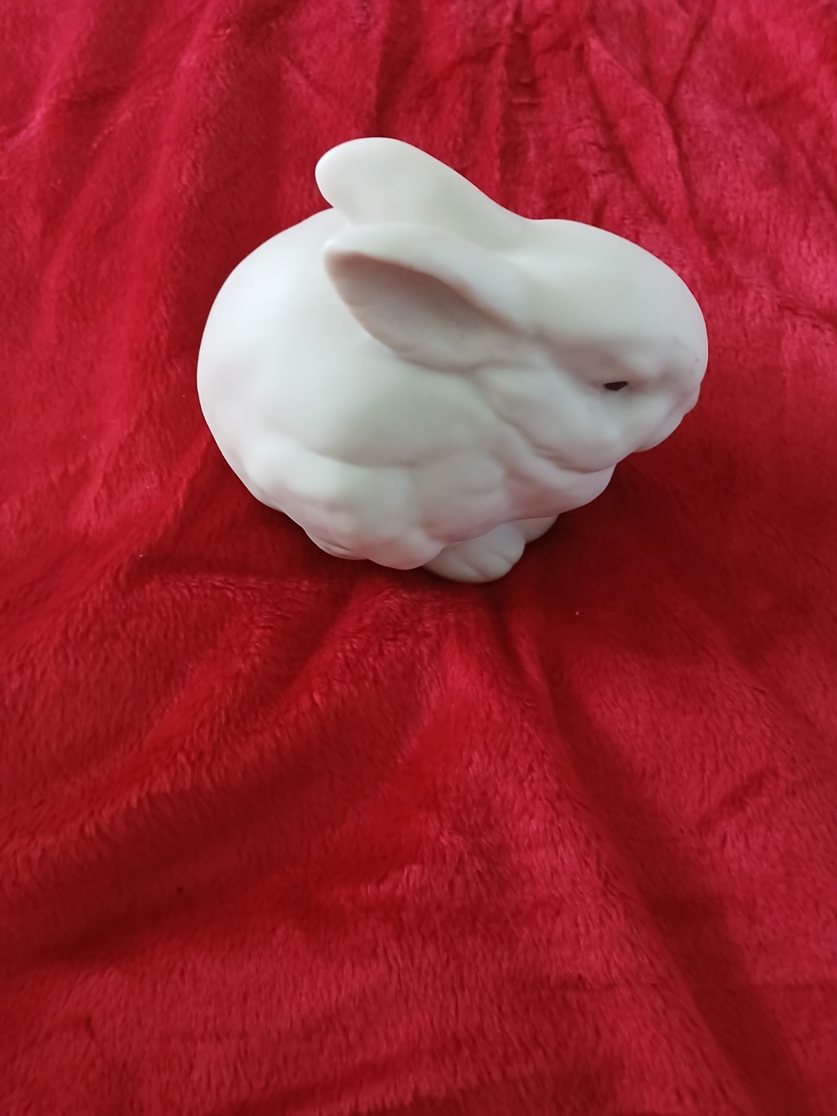 vintage porcelain bunny rabbit called snowball 3.5inches tall 4inches wide