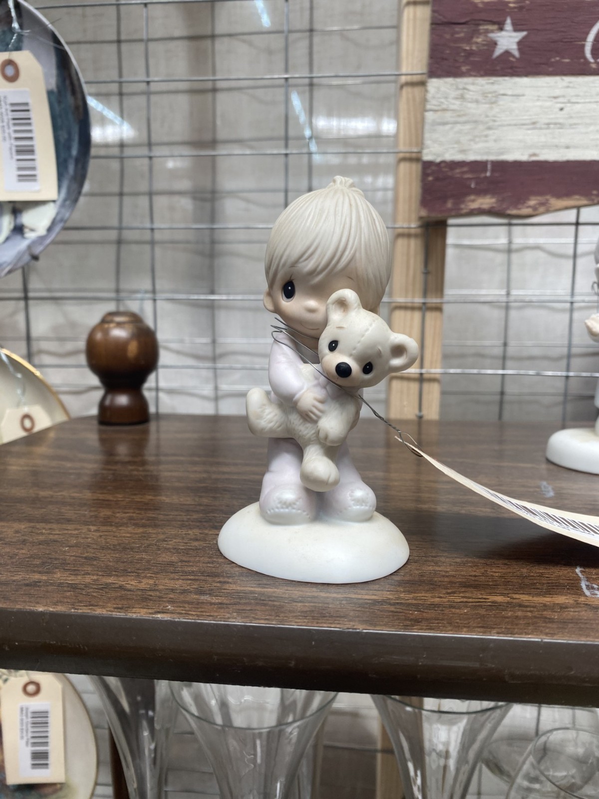 Vintage Jonathon & David Figurine “Jesus Loves Me”