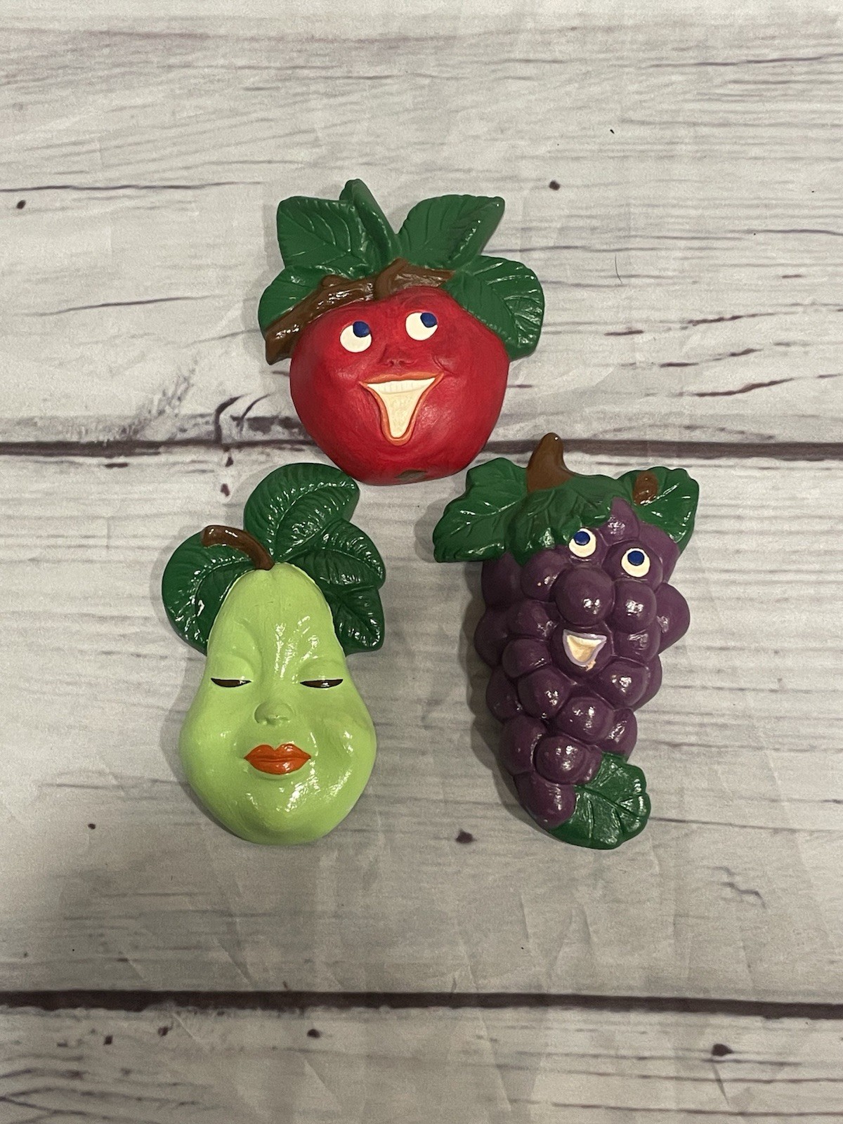 Vtg Anthropomorphic Chalkware Fruit Wall Plaques Set Of 3 Apple Grapes Pear