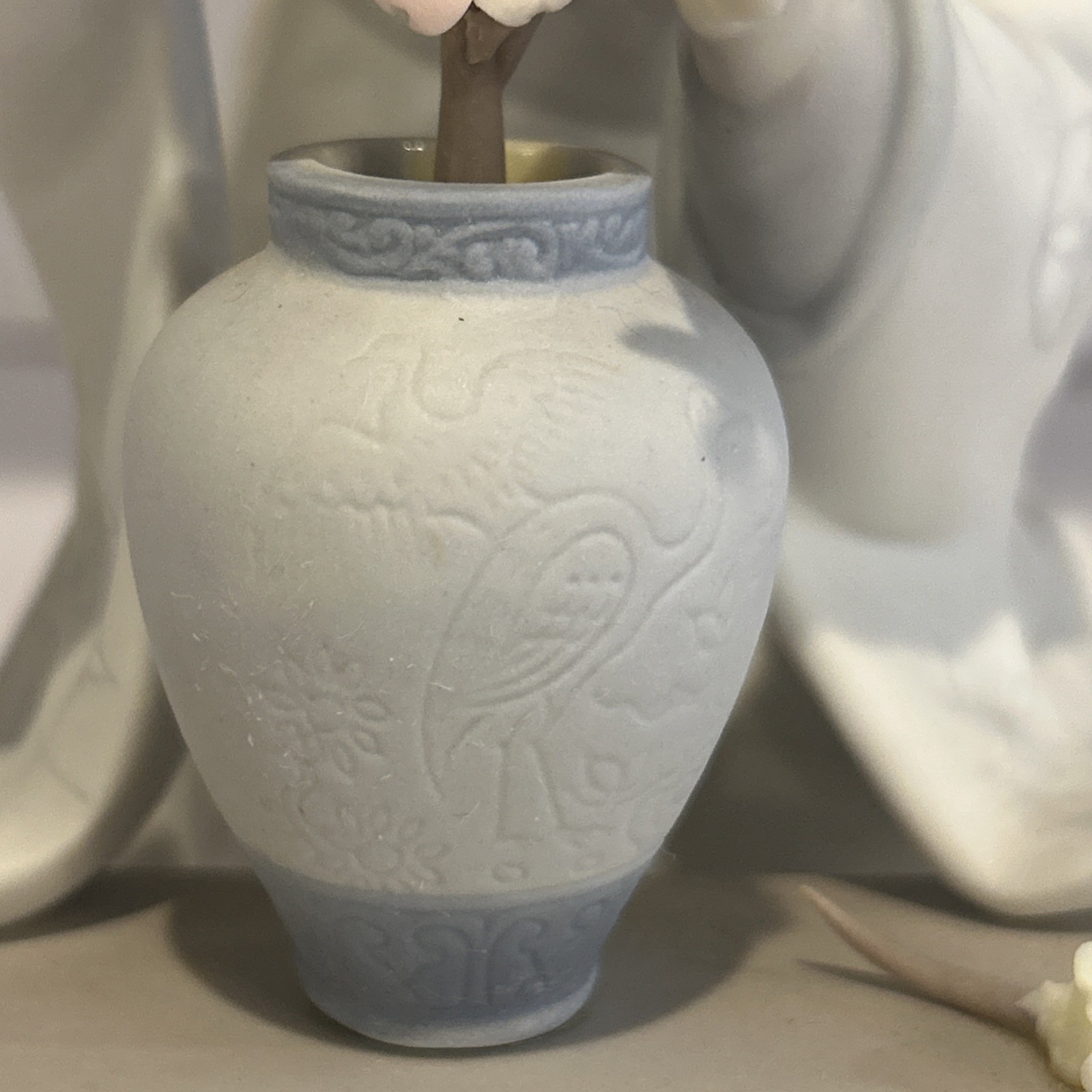 Lladro Geisha Japanese Flower Arranger(Decorator) #4840 Matte finish. Read