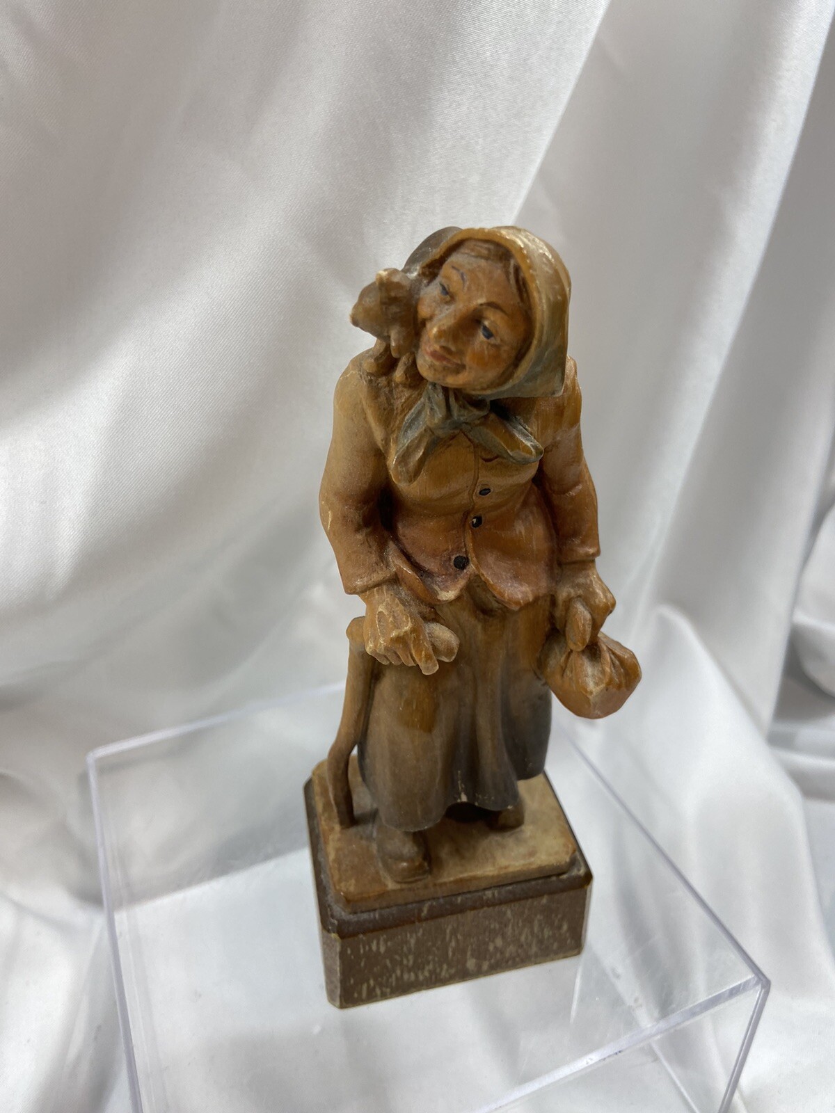 Vintage Old Lady With Cat & Cane Hand Carved Wood Figurine Switzerland