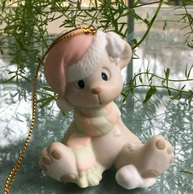 PRECIOUS MOMENTS – CHRISTMAS ORNAMENT – HAPPY HOLI-DAZE (DOG)