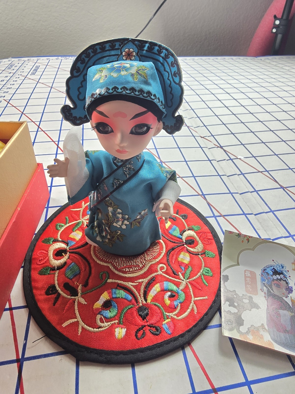 Chinese traditional Beijing opera character ornament opera doll With Gift Box