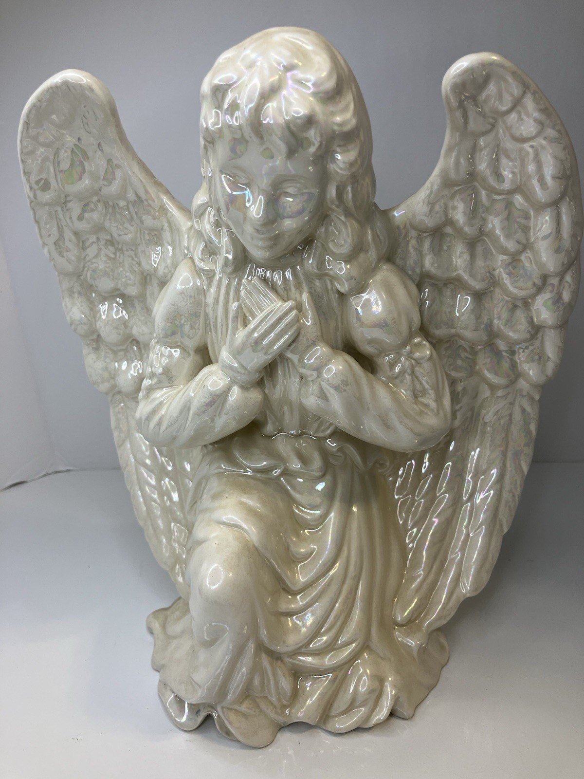 WHITE CERAMIC KNEELING PRAYING GUARDIAN ANGEL/ 1995/ FIGURINE/10 1/2 In Tall