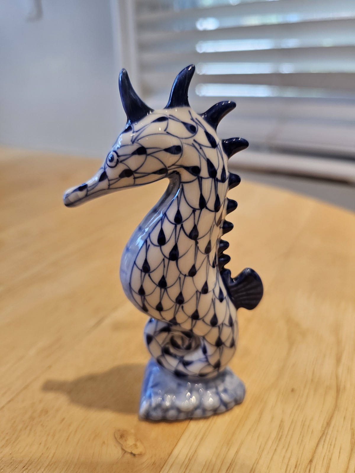 Andrea By Sadek Blue & White Fishnet Seahorse Porcelain 4 5/8″ Figurine