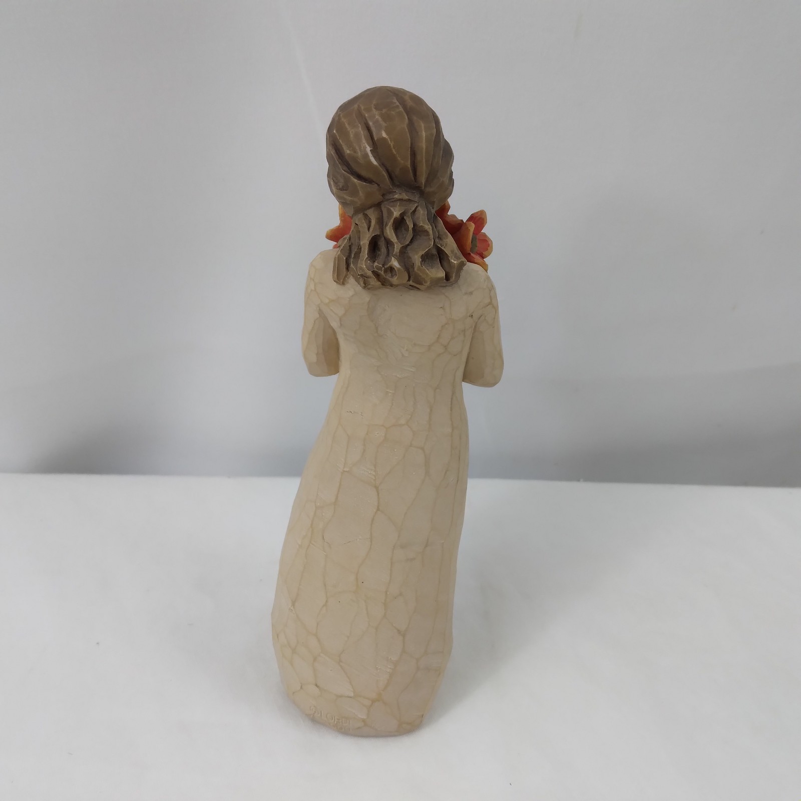Willow Tree 5” Demdaco Figurine Holding Flowers “Surrounded By Love” Susan Lordi