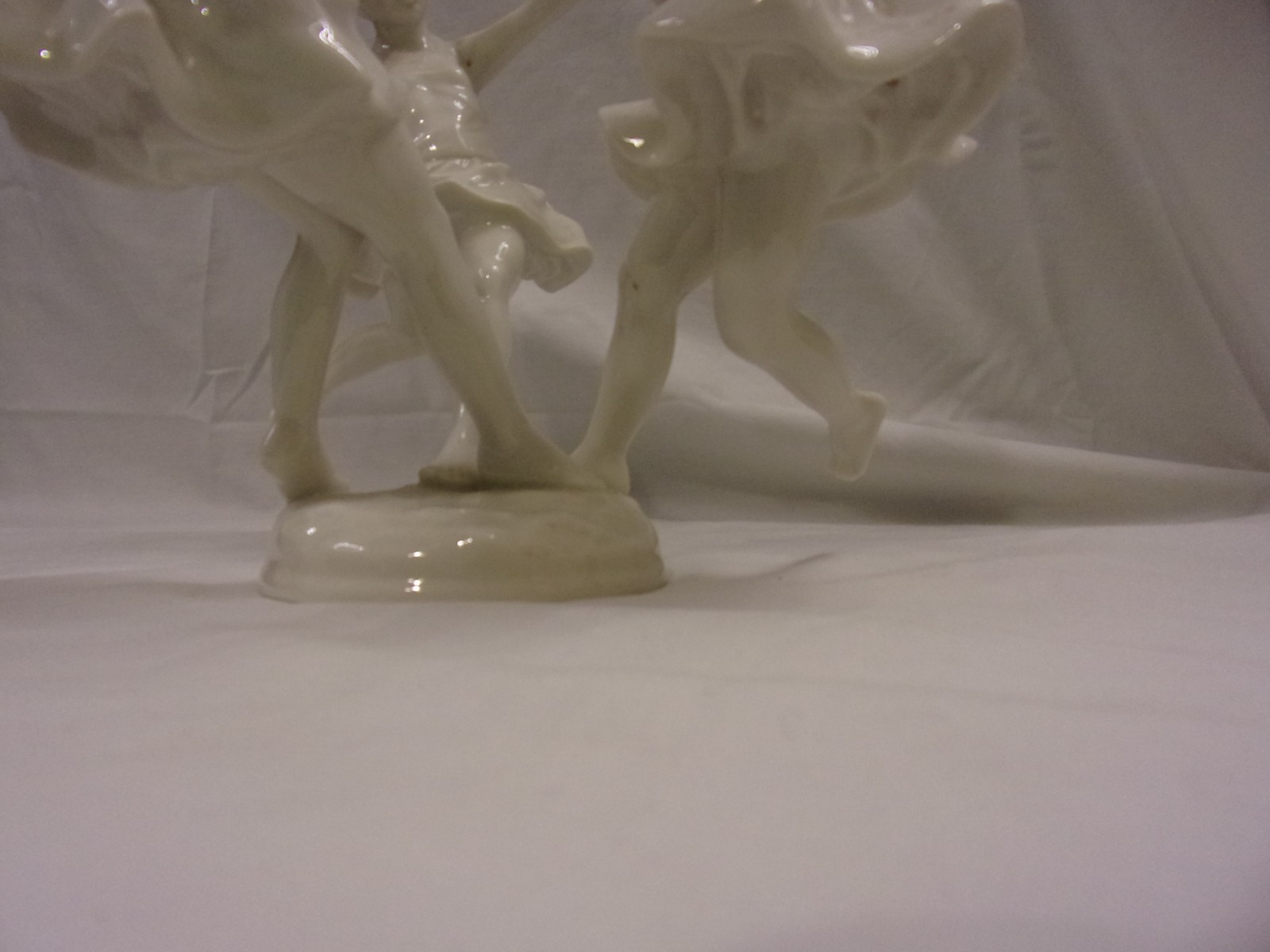 “MAY DANCE” LORENZ HUTSCHENREUTHER KARL TUTTER 3 GIRLS DANCING GERMAN PORCELAIN