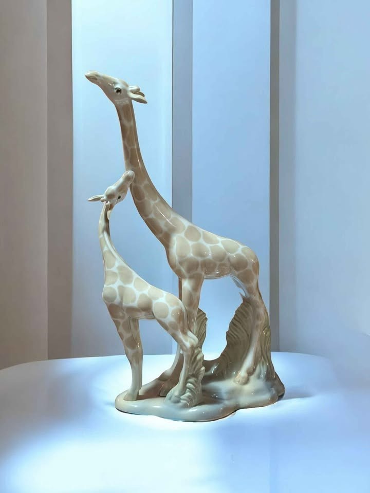 Porcelanas Miquel Requena Giraffe Mother Baby 14″ Tall Figurine Spain Porcelain