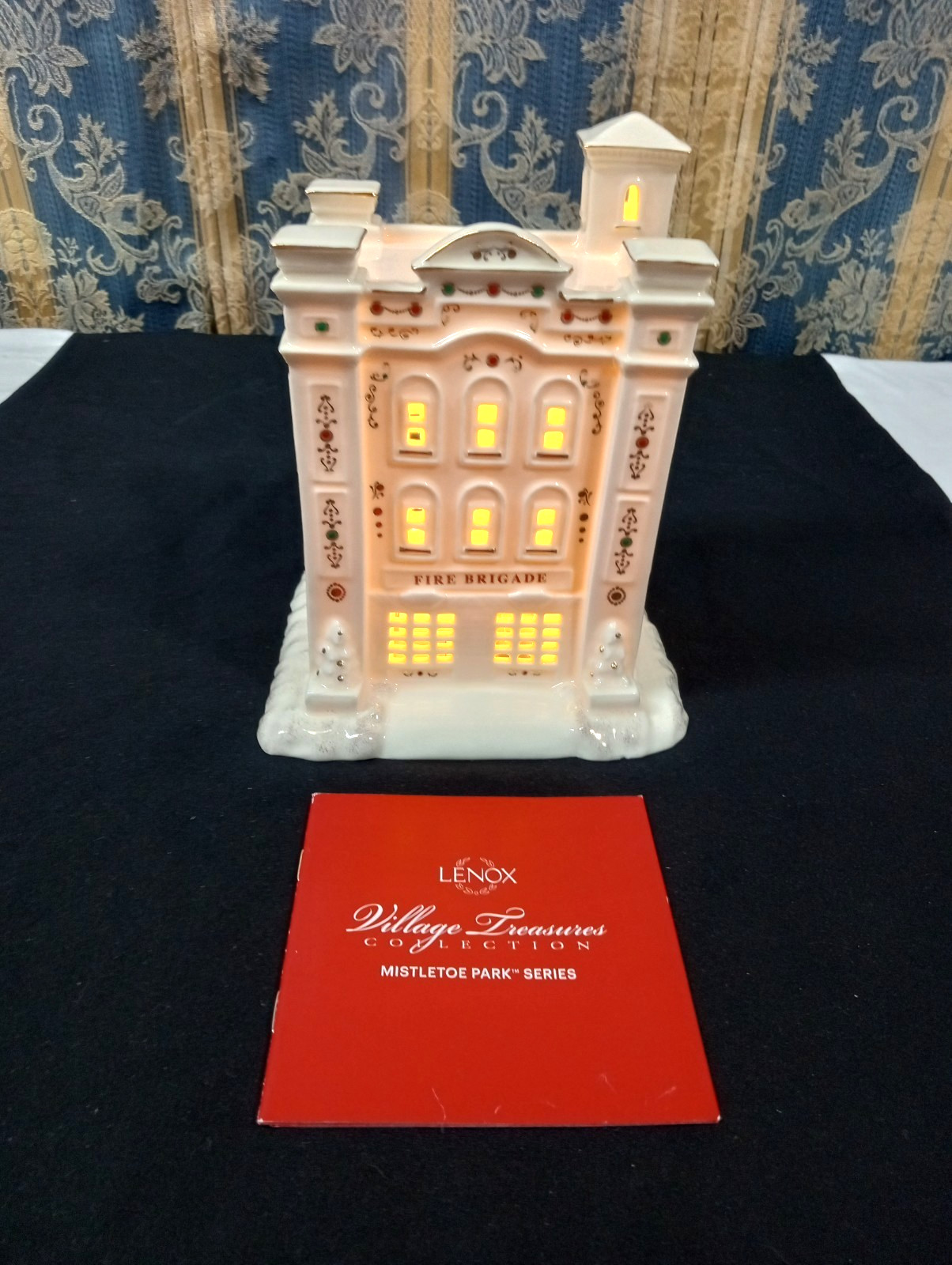 Lenox Mistletoe Park Macy’s From The Vault ‘Fire House’ W/Box