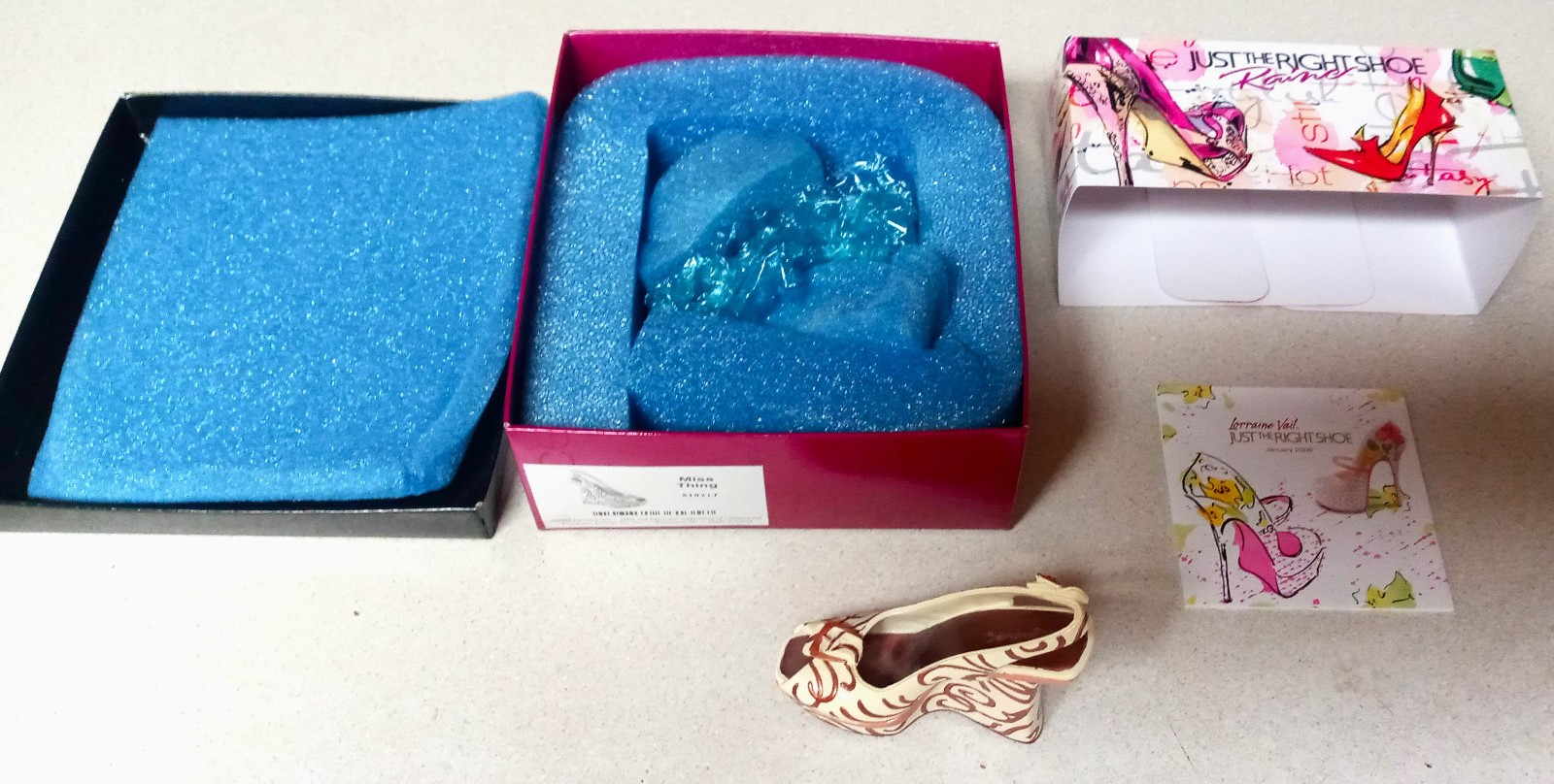 2008 Just the Right Shoe “Miss Thing” Lorraine Vail Raine – 810217 NIB
