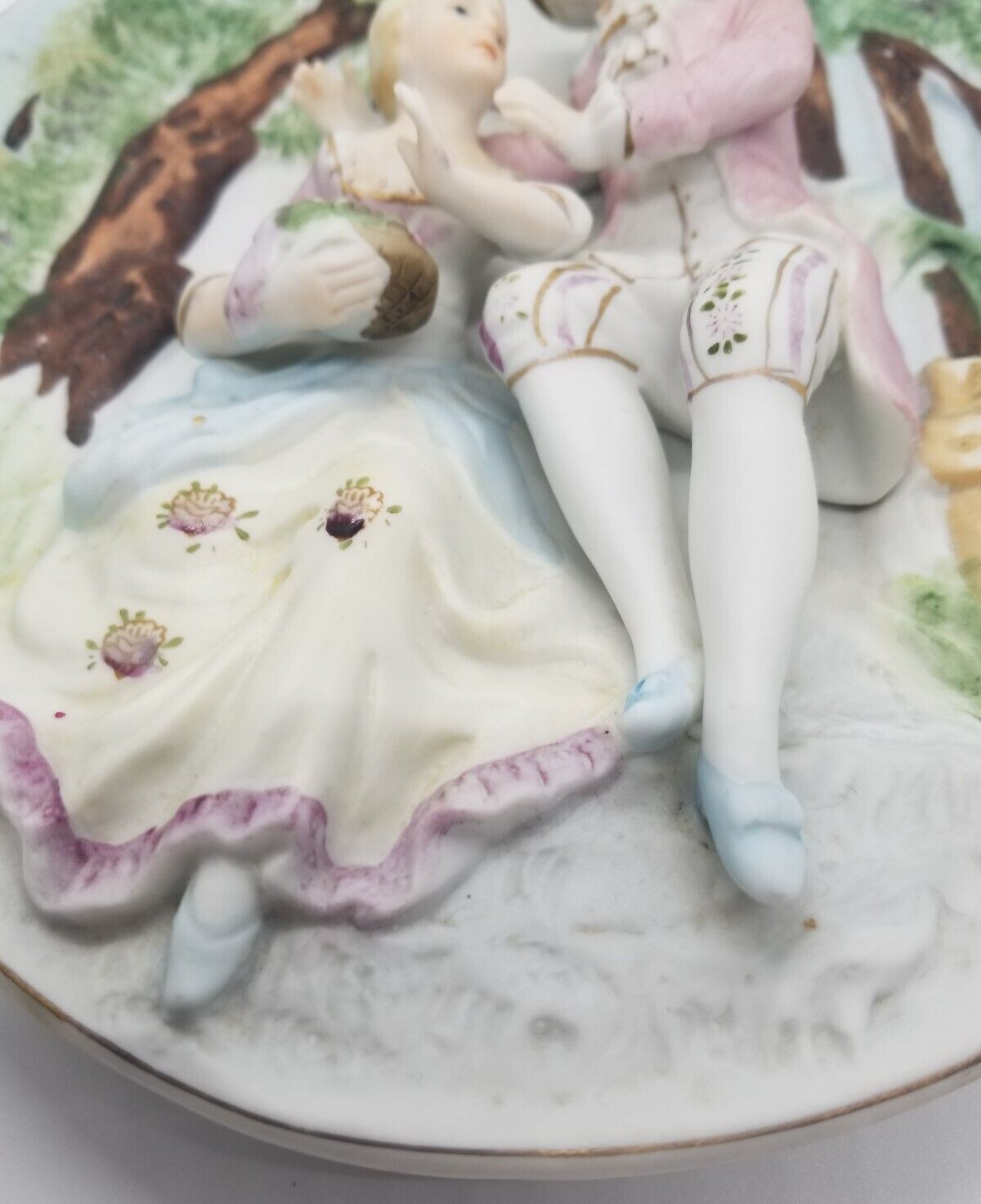 Victorian Romantic Couple Chalkware Hanging Wall Plaque 3D VTG Ucago