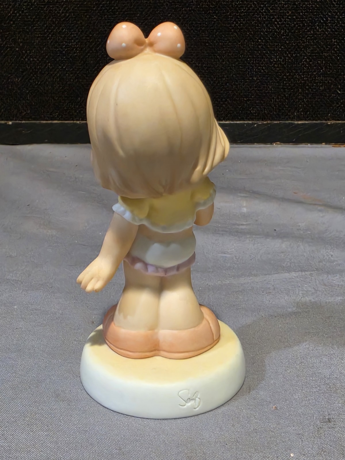 PRECIOUS MOMENTS RETIRED – – Grandma, I’ll Never Outgrow You– NO BOX