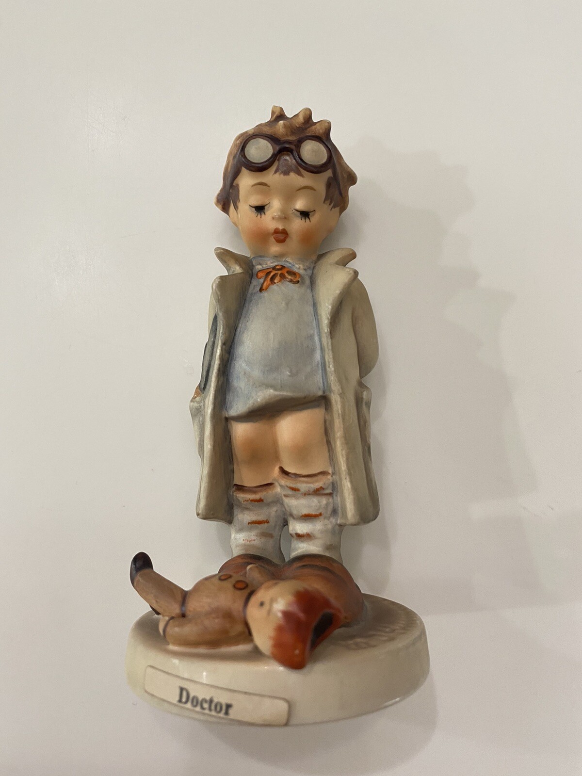 Hummel / Goebel “Doctor” figurine, 127 Goebel W/Germany 4.75 inches TMK 6