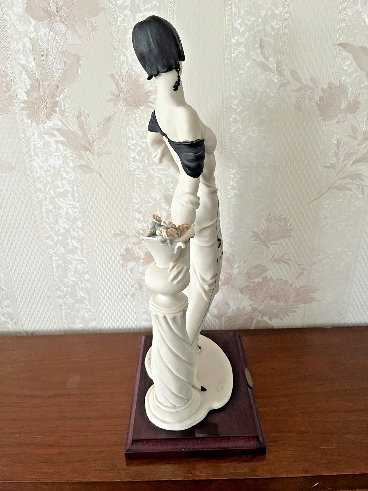 G. ARMANI Figure Figurine Statue Sculpture “Morning Rose” Elegant Lady Flowers