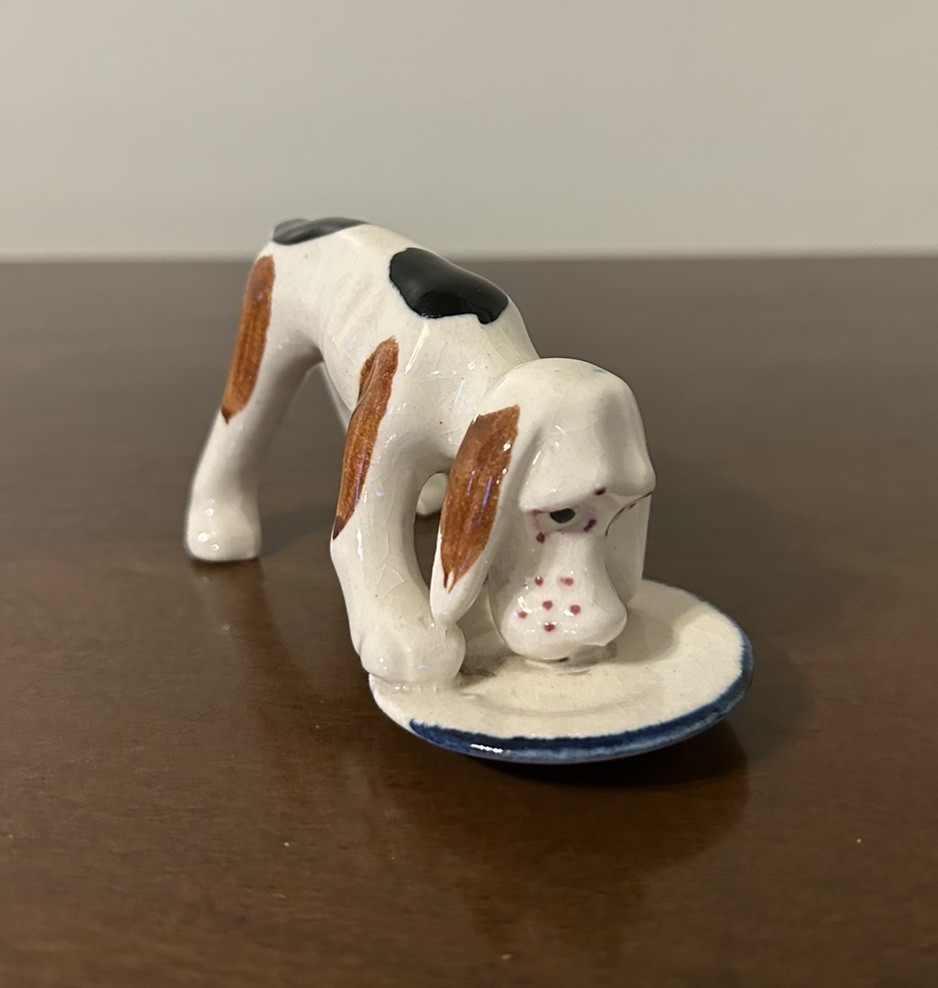 VTG Ceramic 4” Bloodhound Hound Dog Licking Plate Figurine Hand Painted JAPAN