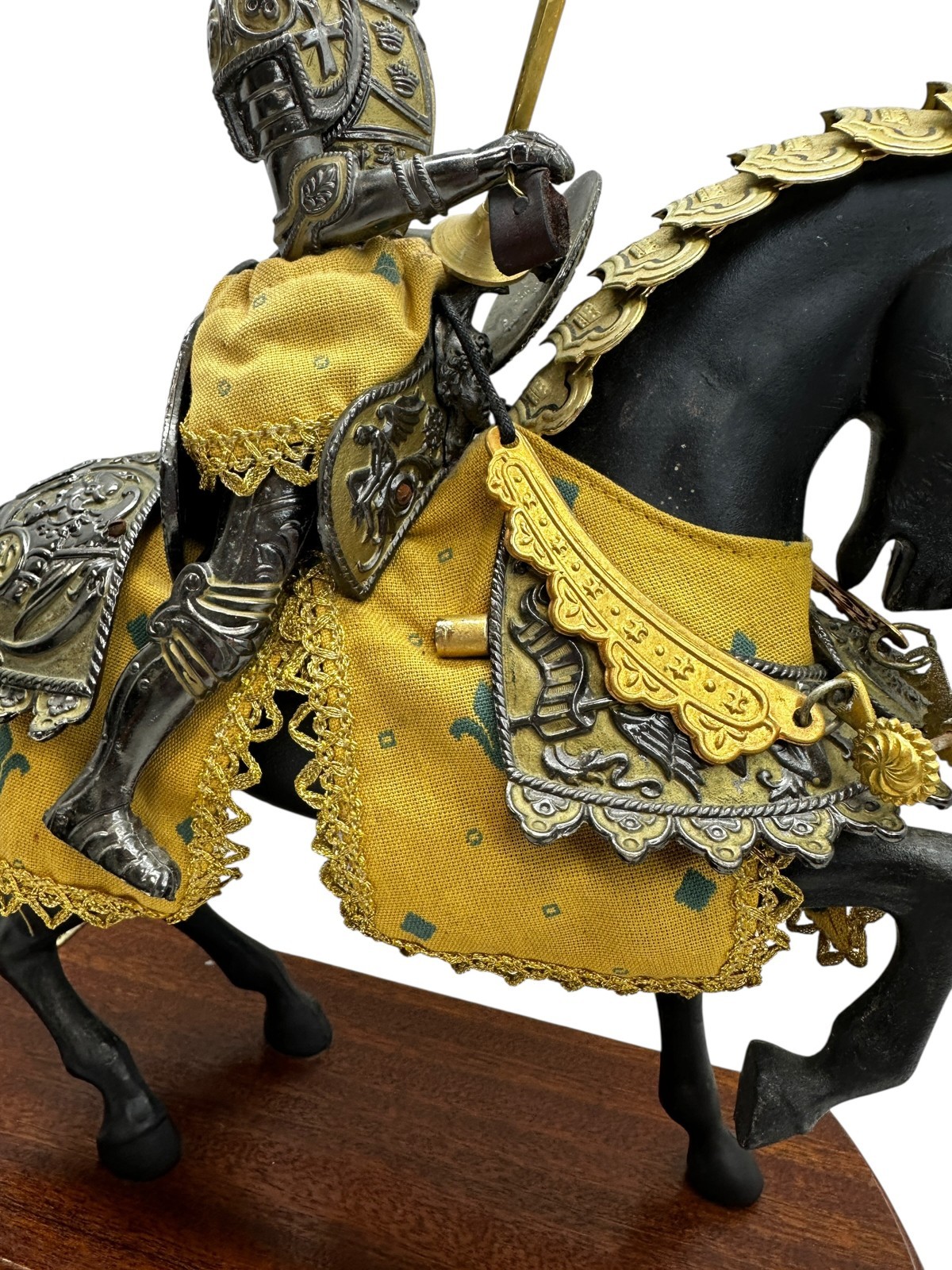 Armored Medieval Germanic Knight On Horse Lance Armadura Siglo XVI 13.5″ x 13.5″