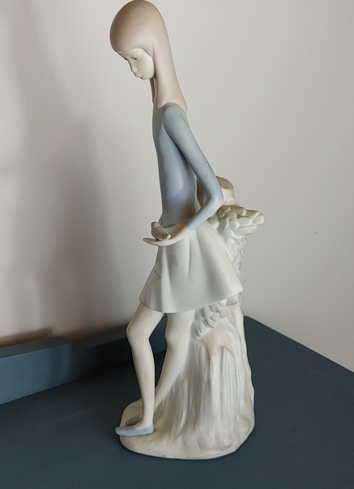 Vtg NAO LLADRO Girl with Bird in Hand Figurine Matte Finish 10-1/2″ Stamped R1